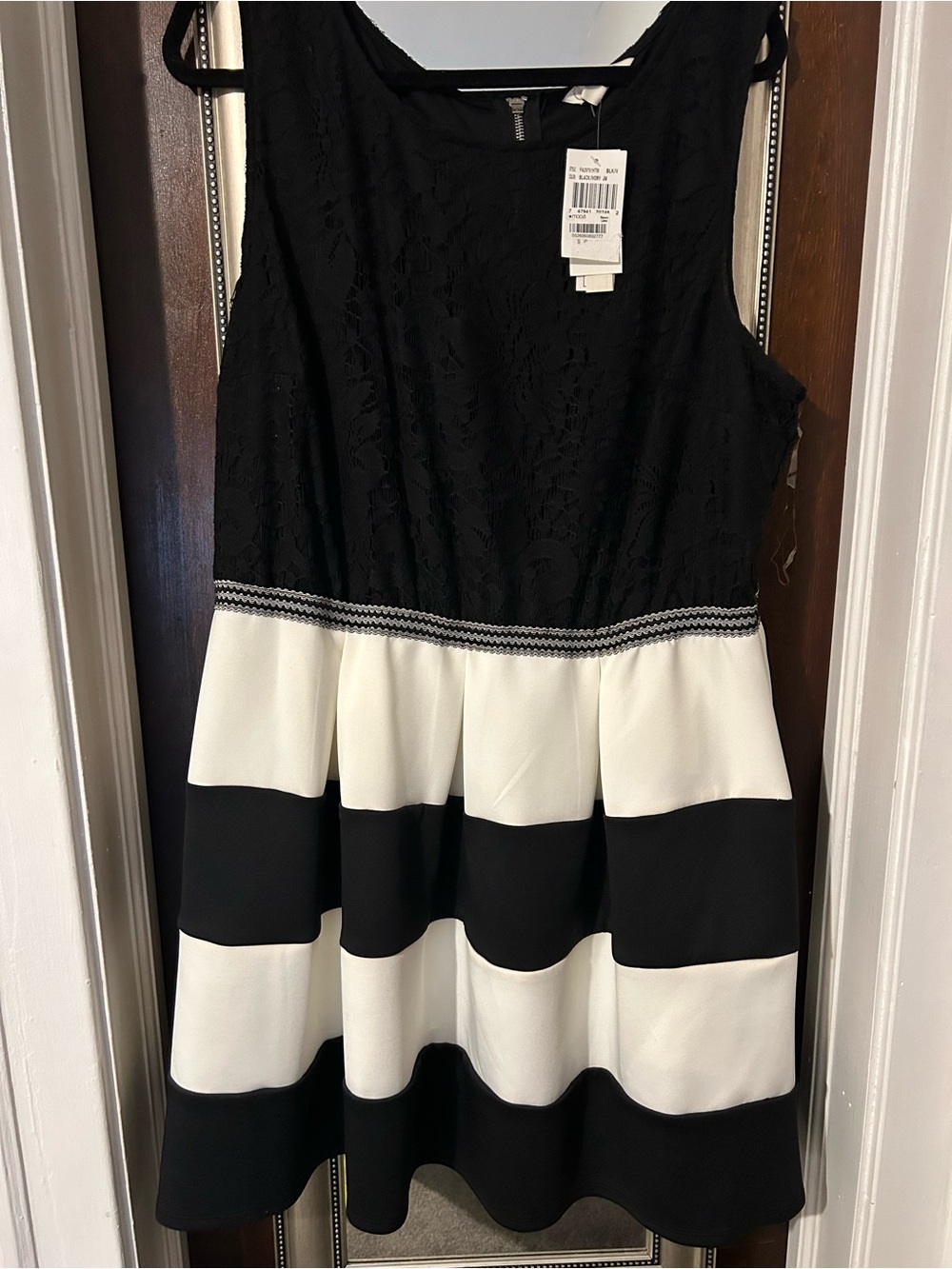 Women’s Black and White Striped Dress Size 20 NWT